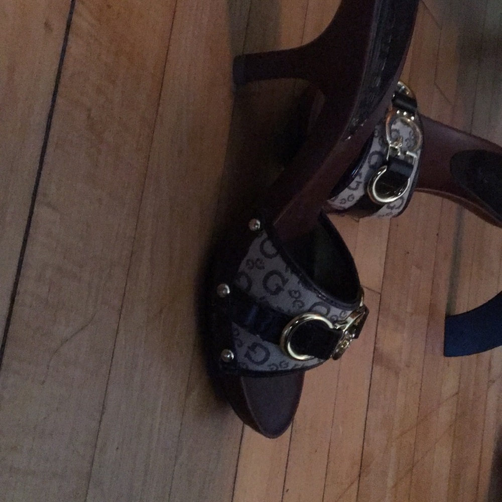 Shoes - Picture 2 of 4